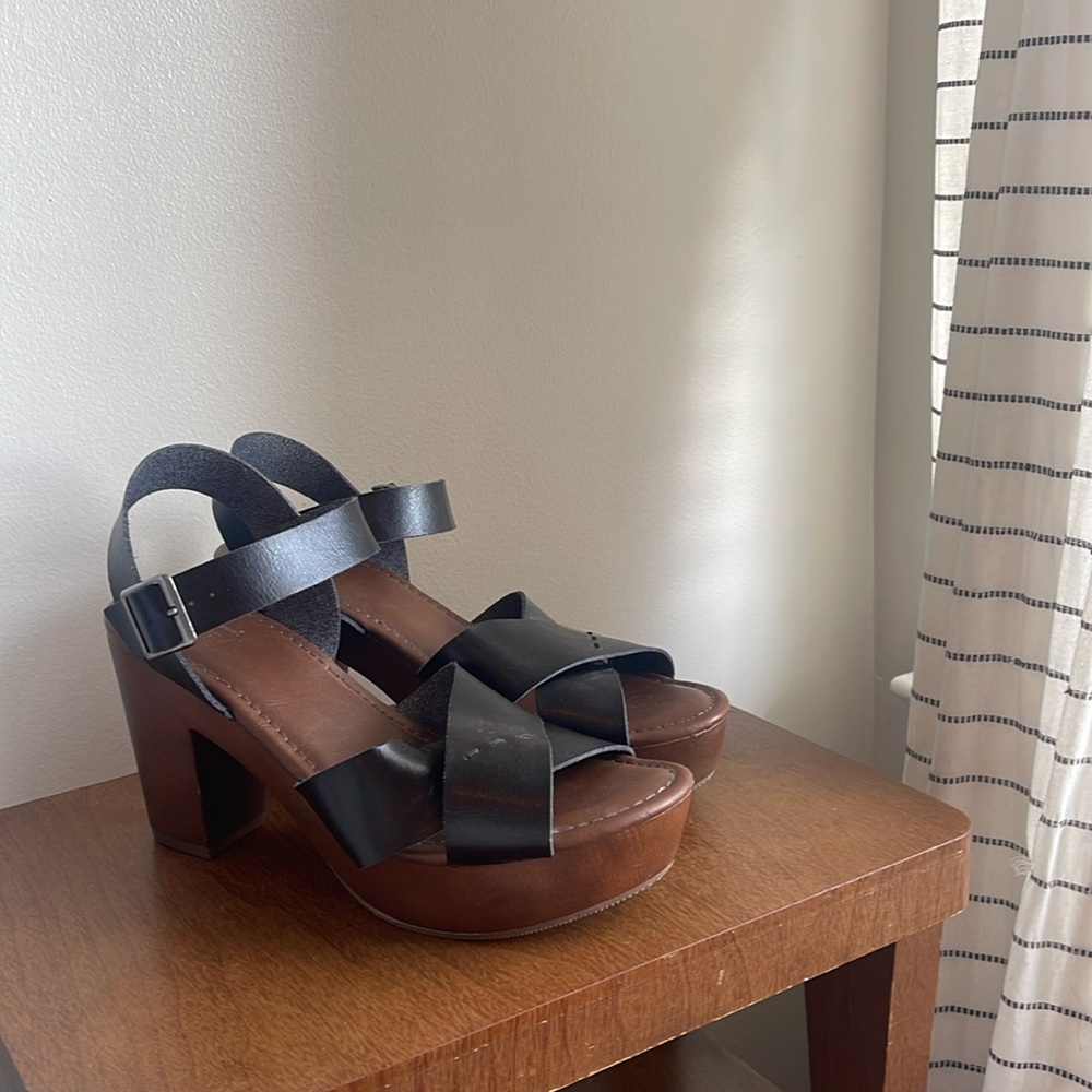 Universal Thread black and brown platform heel sandals - never been worn.